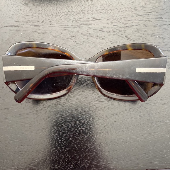 💗 Vintage Prada Sunglasses 🕶️ - Picture 2 of 5